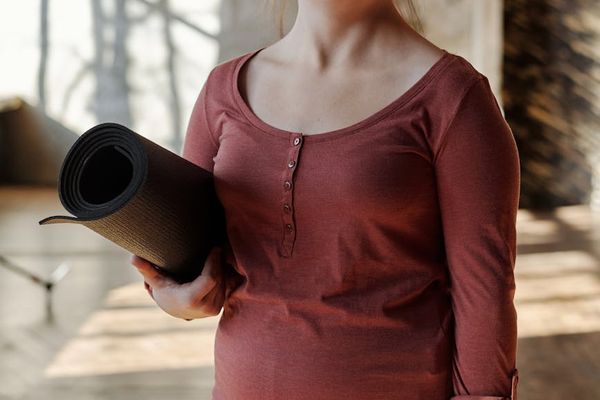 A serene and clean space ready for a yoga session.